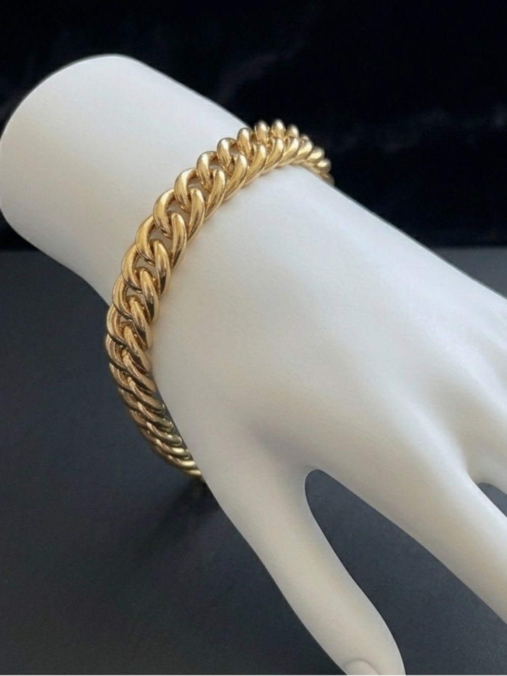 14k Gold plated curb 8.3 inch long and 7mm bracelet - Gold